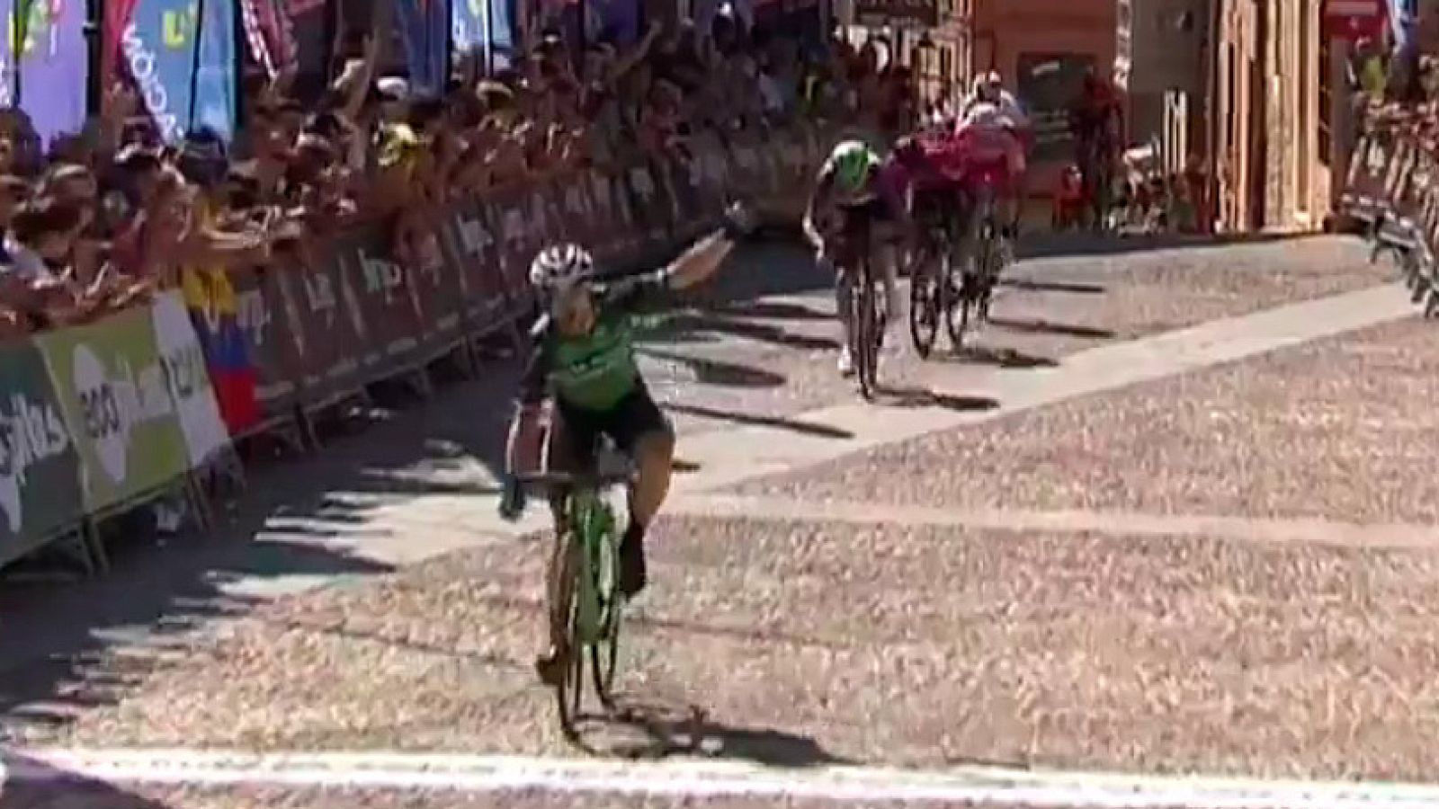 El ciclista de Caja Rural Jon Aberasturi se ha impuesto en la segunda etapa de la Vuelta a Burgos con final en Lerma. MIentras, Nizzolo coserva el maillot de líder.