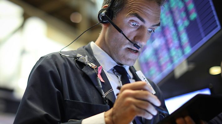 Telediario 1 - Temor al cruce en la curva de tipos de interés