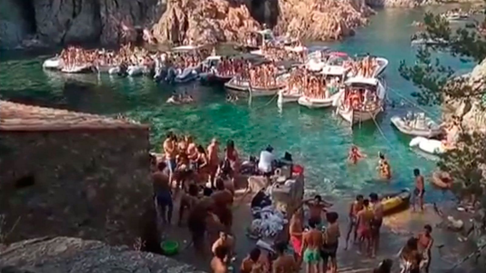 Se instalarán boyas en calas protegidas de la Costa Brava para impedir fiestas