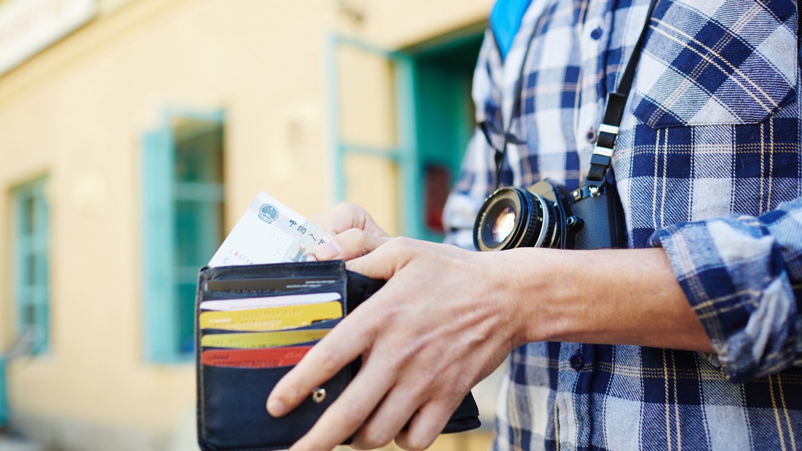 El 15% de los españoles financia de forma habitual sus vacaciones de verano, según el portal iAhorro