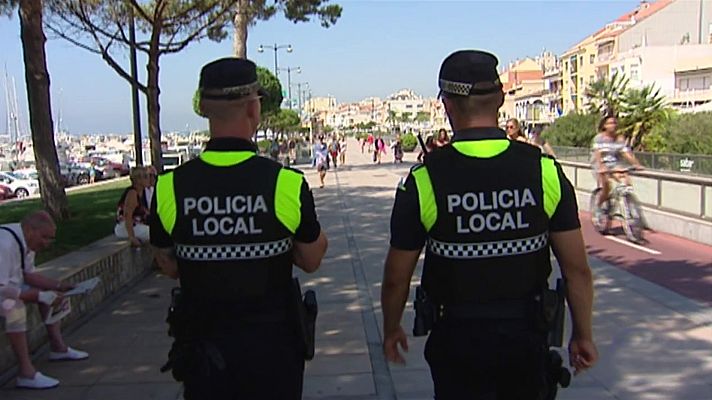 Telediario 1 - La policía local de Cambrils ha incrementado las medidas de autoprotección tras los atentados de hace dos años