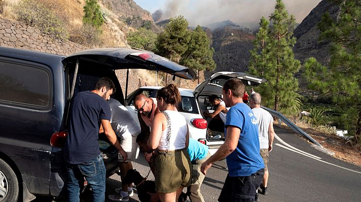 Telediario 1 - Nueve mil personas evacuadas en Gran Canaria por un incendio "incontrolable"