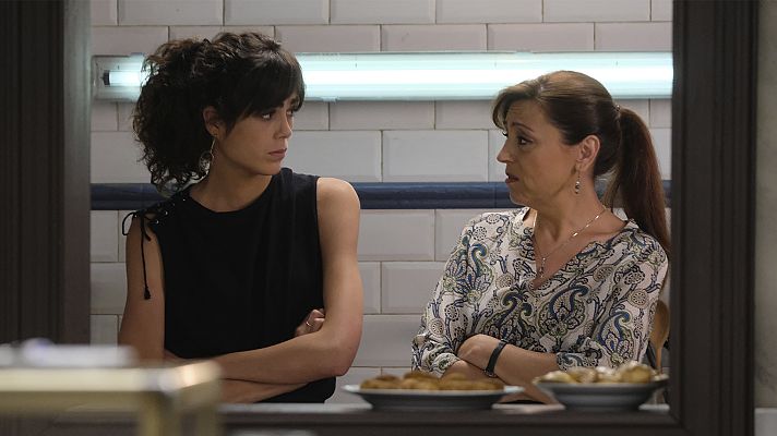 Servir y proteger - Paty le confiesa a María que está enamorada de Paolo