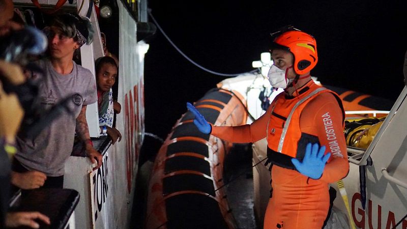 Se reproducen los ataques de pánico y nervios entre los migrantes a bordo del Open Arms