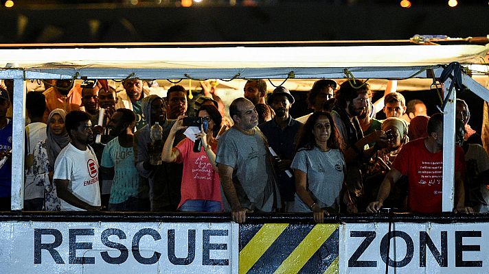 Informativo 24h - El Open Arms desembarca en Lampedusa a los 83 migrantes