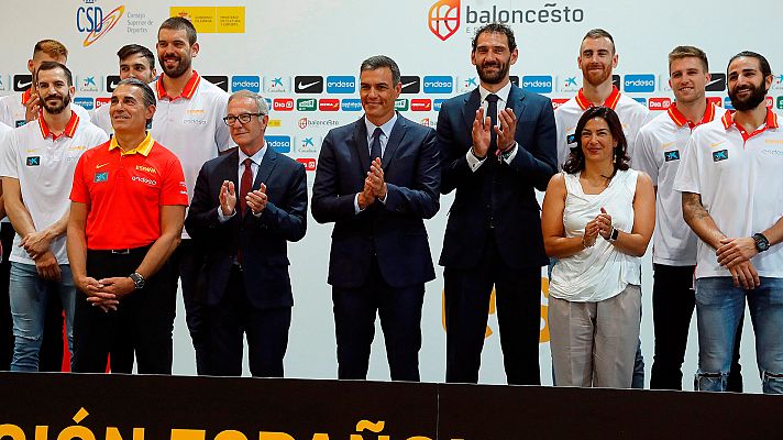 Telediario 1 - Pedro Sánchez despide a la selección española de baloncesto antes del Mundobasket