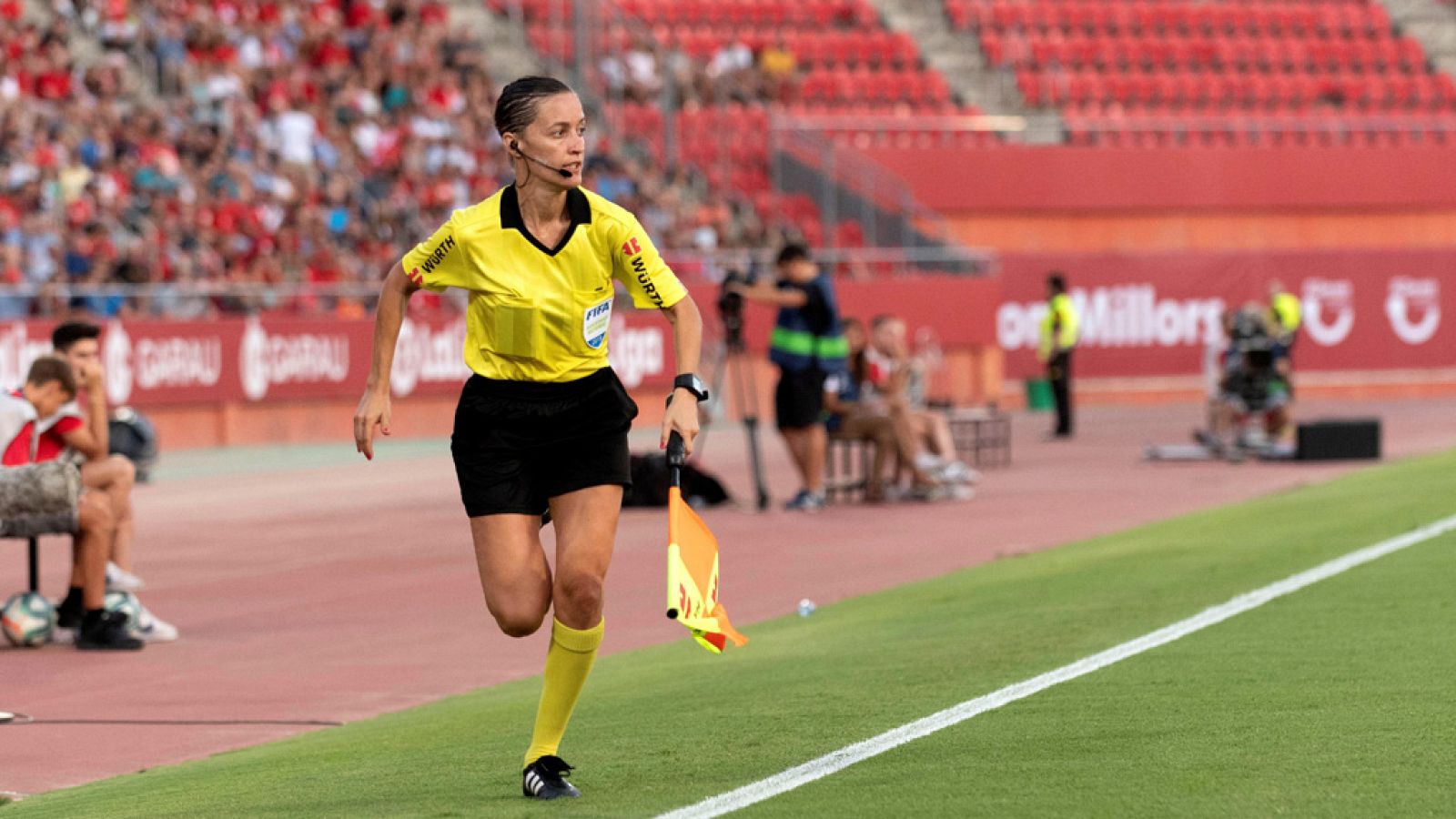 Así vivió su debut la primera juez de línea en arbitrar en Primera | Ver