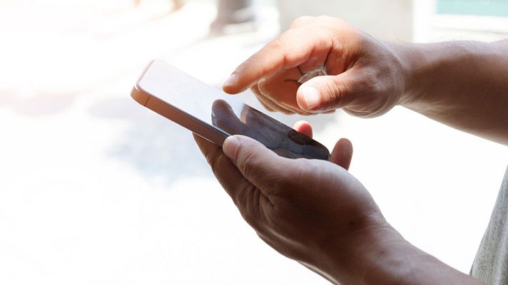 Telediario 1 - Padres divorciados denuncian dificultades para comunicarse con sus hijos durante las vacaciones