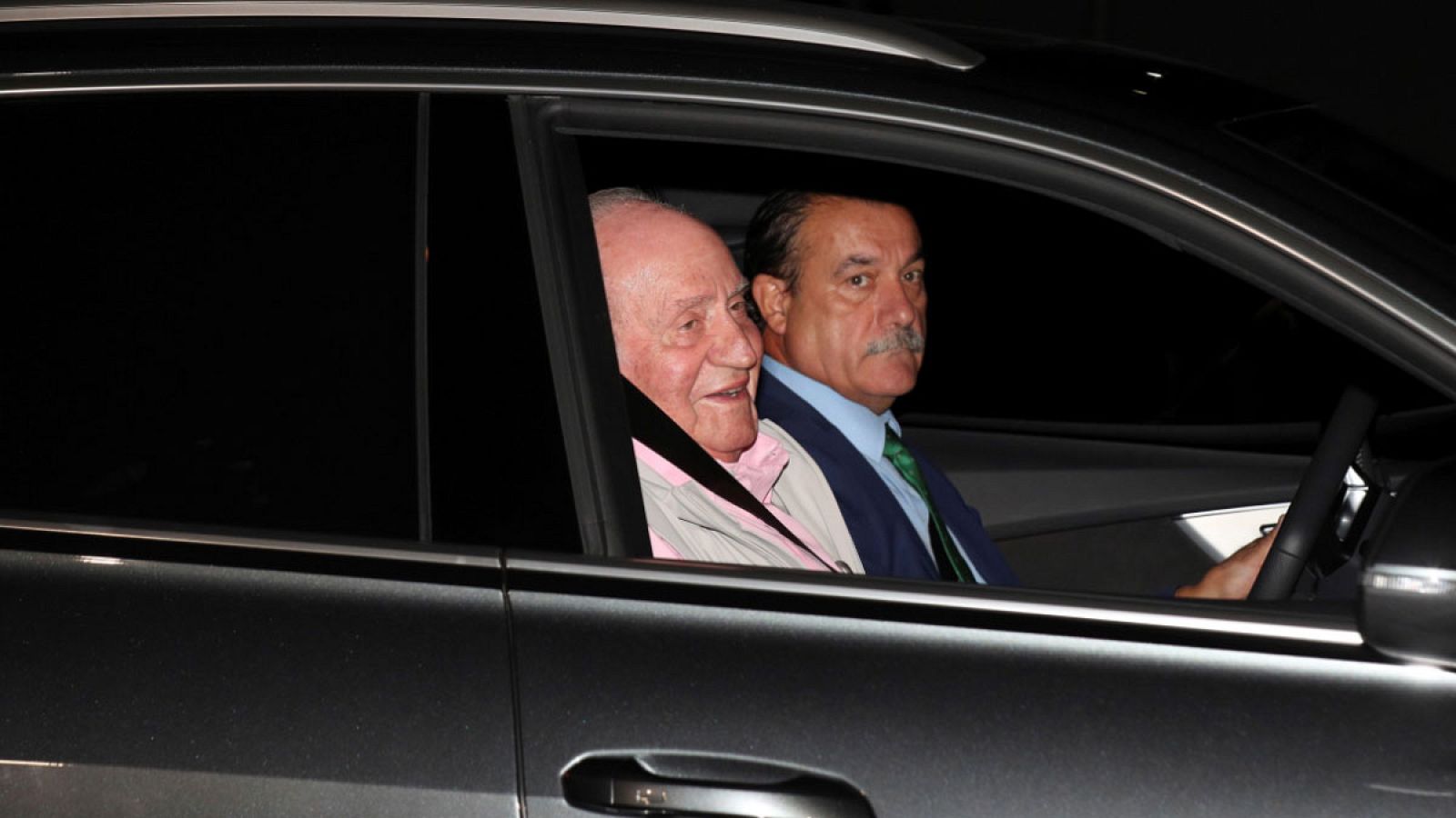 El rey Juan Carlos pasará a planta en las próximas horas