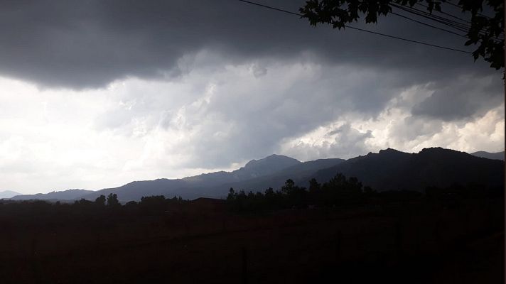 Informativo 24h - Inundaciones y carreteras cortadas en la Comunidad de Madrid por fuertes tormentas