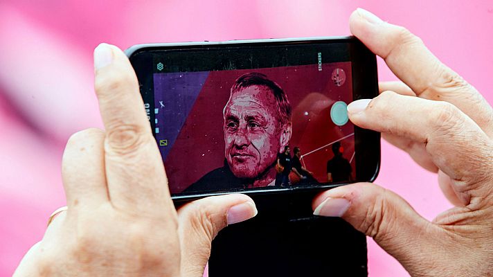 D Corazón - El Barça inaugura un estadio en homenaje a Johan Cruyff