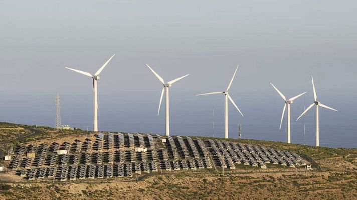 Telediario 1 - Los inversores vuelven a interesarse por las energías renovables