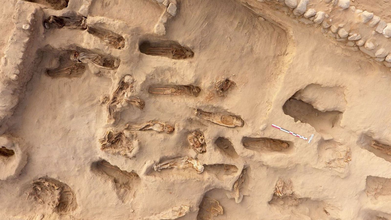 Hallan los restos de 227 niños sacrificados en un ritual precolombino en Perú