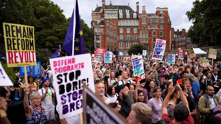 Telediario 1 - La decisión de Boris Johnson de suspender el Parlamento enciende el debate en la sociedad británica