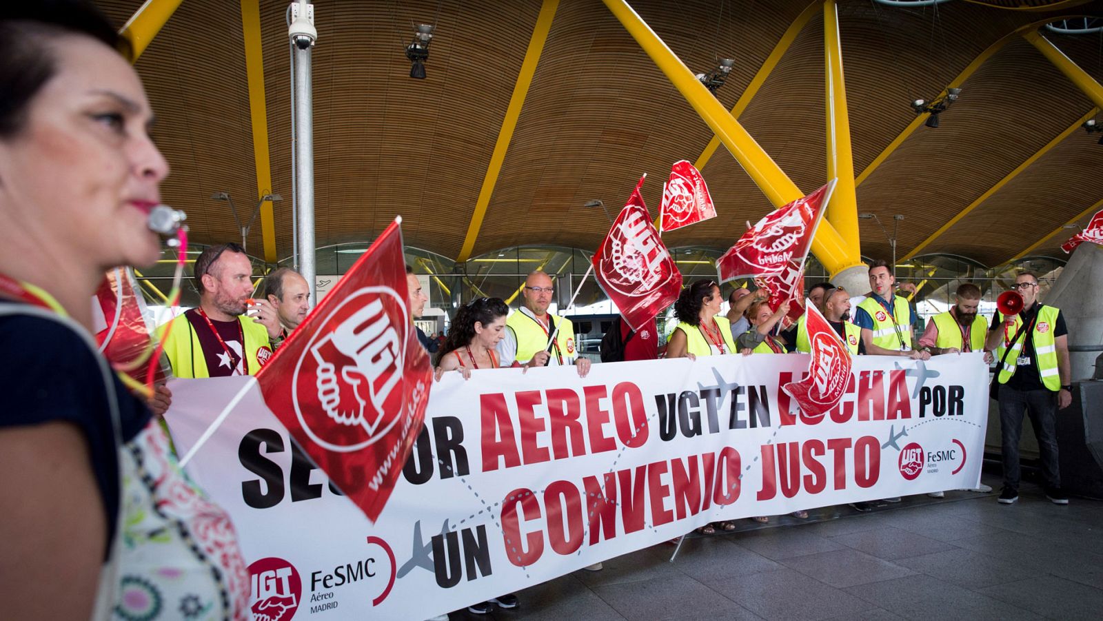 Normalidad en la huelga en Iberia y Renfe - Informativo 24h | Ver