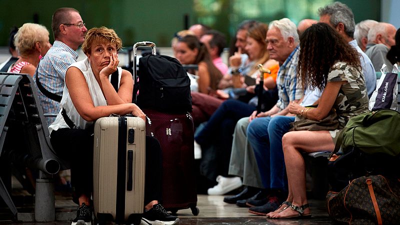 Normalidad en la primera jornada de huelga del personal de tierra de Iberia en Barajas y El Prat | Ver