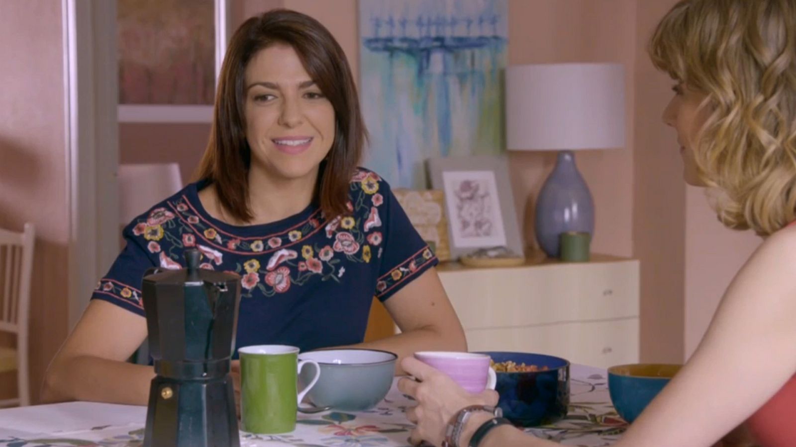 Silvia y Espe debaten sobre qué hacer con el piso compartido