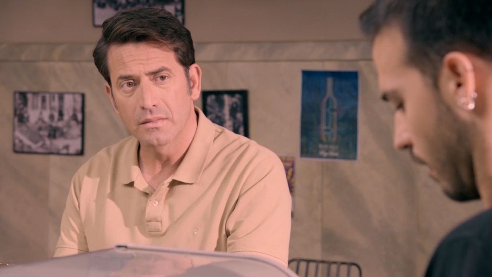 Ricky pregunta a Damián sobre el Boli