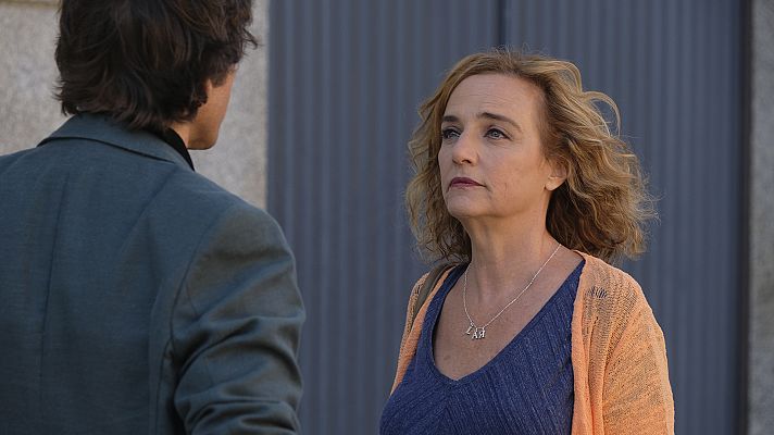 Servir y proteger - Santos Mercader le cuenta a Elvira los negocios de Luis