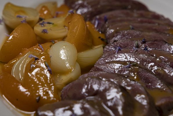 RTVE Cocina - "Magret de pato con albaricoques y lavanda" de Joan Roca