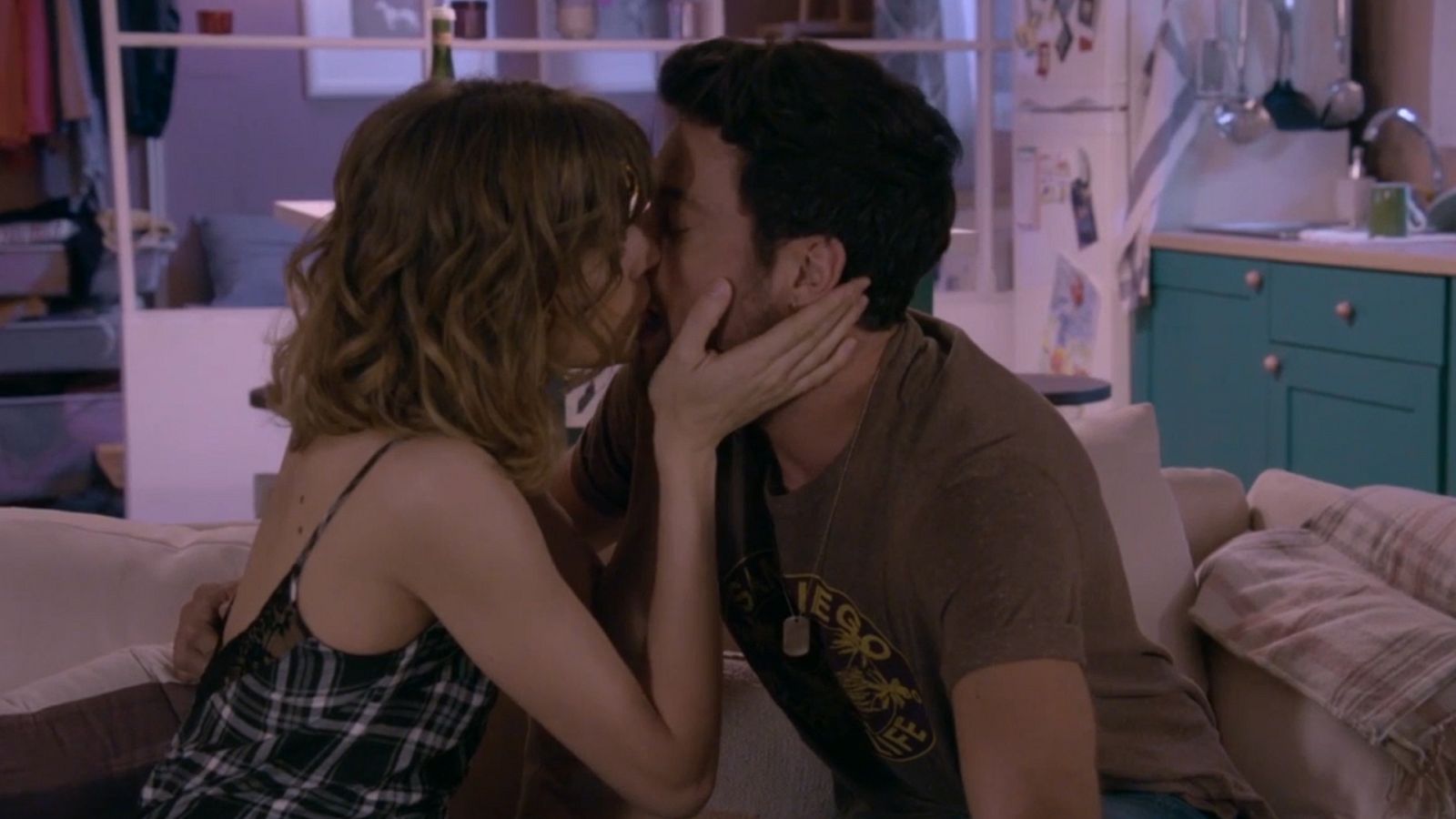 Silvia y Álvaro se besan