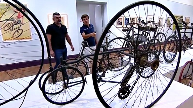 La exposición de Miguel Soro pone acento español al homenaje de Pau a los vencedores españoles del Tour