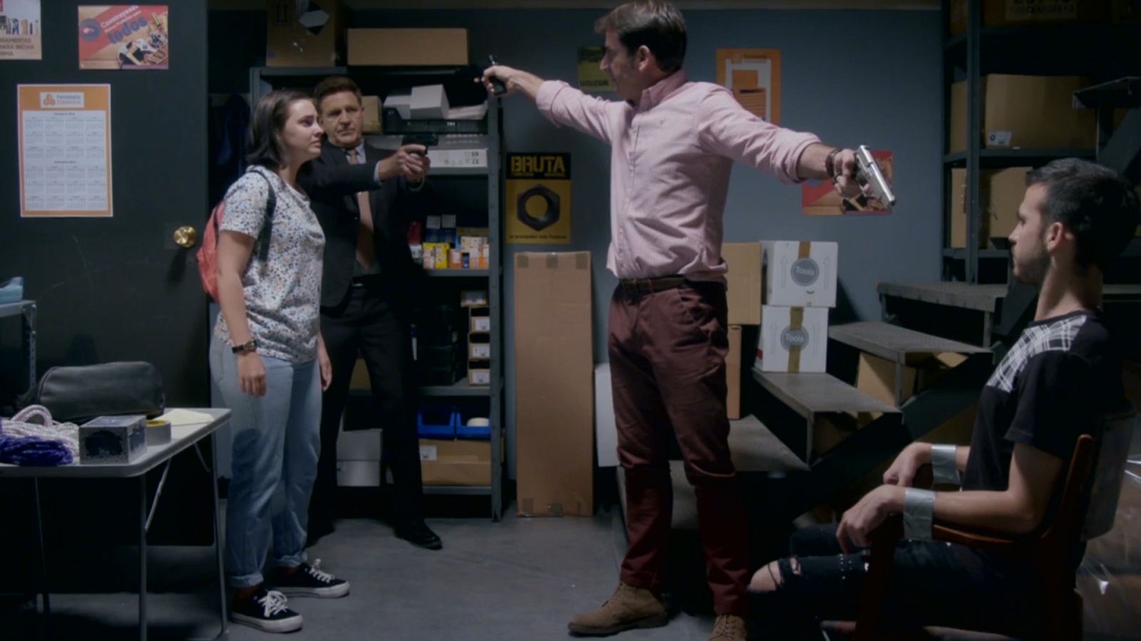 Damián y Ricky son detenidos y Marga presencia la escena