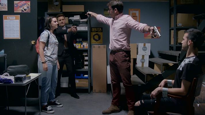 Servir y proteger - Damián y Ricky son detenidos y Marga presencia la escena