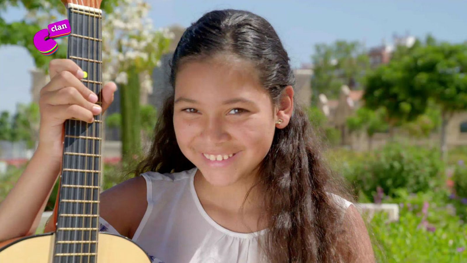 Amanda y su mejor amiga, la guitarra - Club Clan | Ver