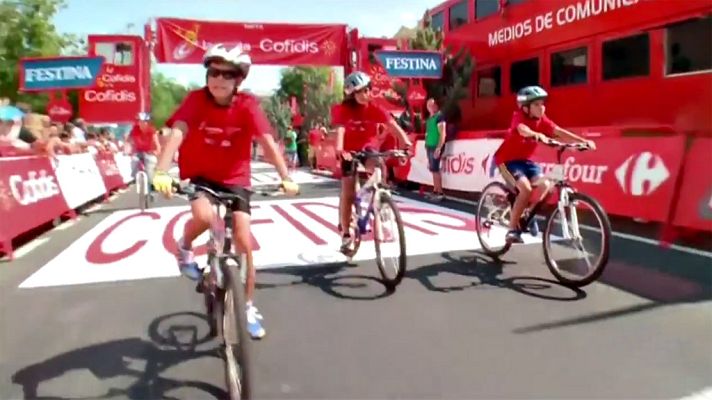 Telediario 1 - La Vuelta júnior, el primer contacto para muchos niños/as con la bicicleta
