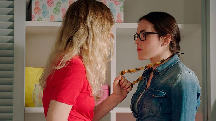 Bany compartit - Capítol 11 - El collar de macarrons