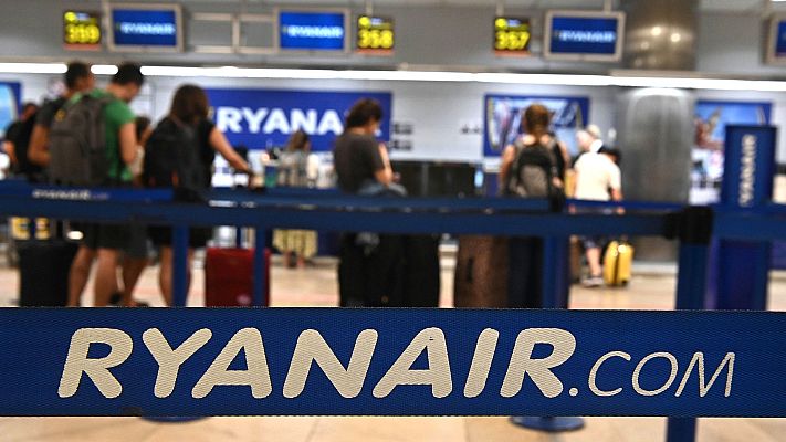 Telediario 1 - Tercer día de huelga de los tripulantes de Ryanair