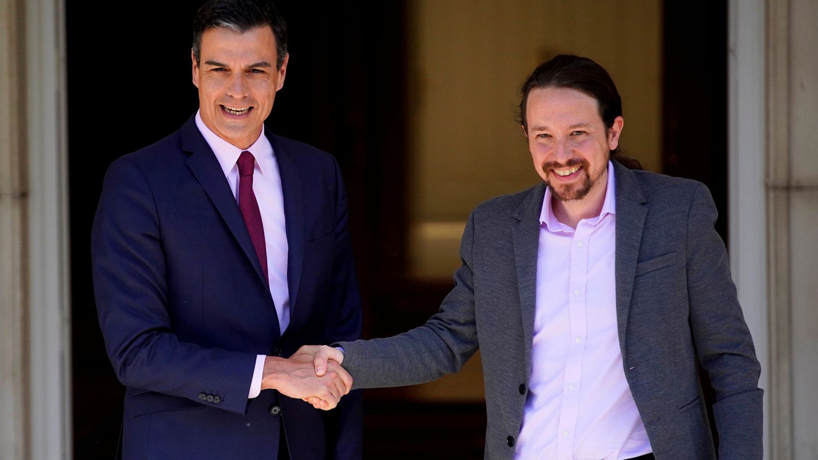 PSOE y Podemos se mantienen inmóviles pero valoran el diálogo abierto sobre la investidura