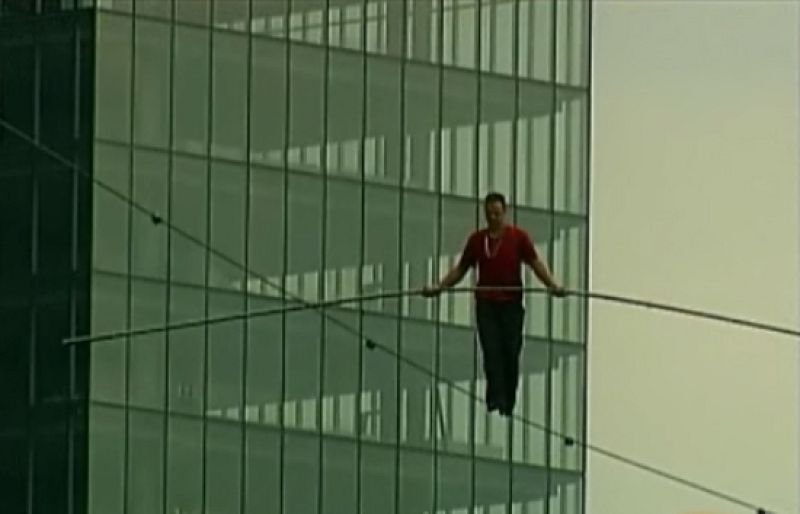 La última hazaña del 'hombre de los cables'