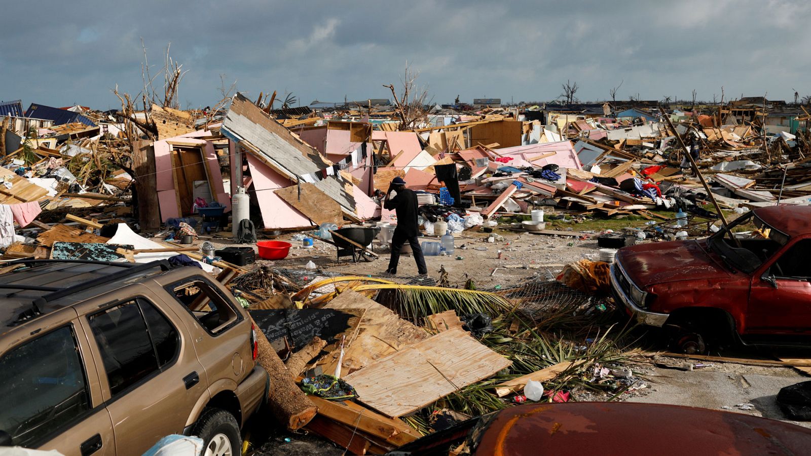 El huracán Dorian deja un rastro de devastación a su paso por Bahamas