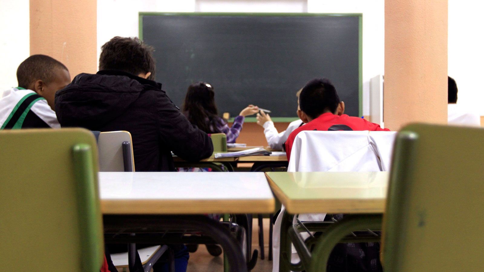 Los alumnos de secundaria en España: más clases, pero no mejores resultados