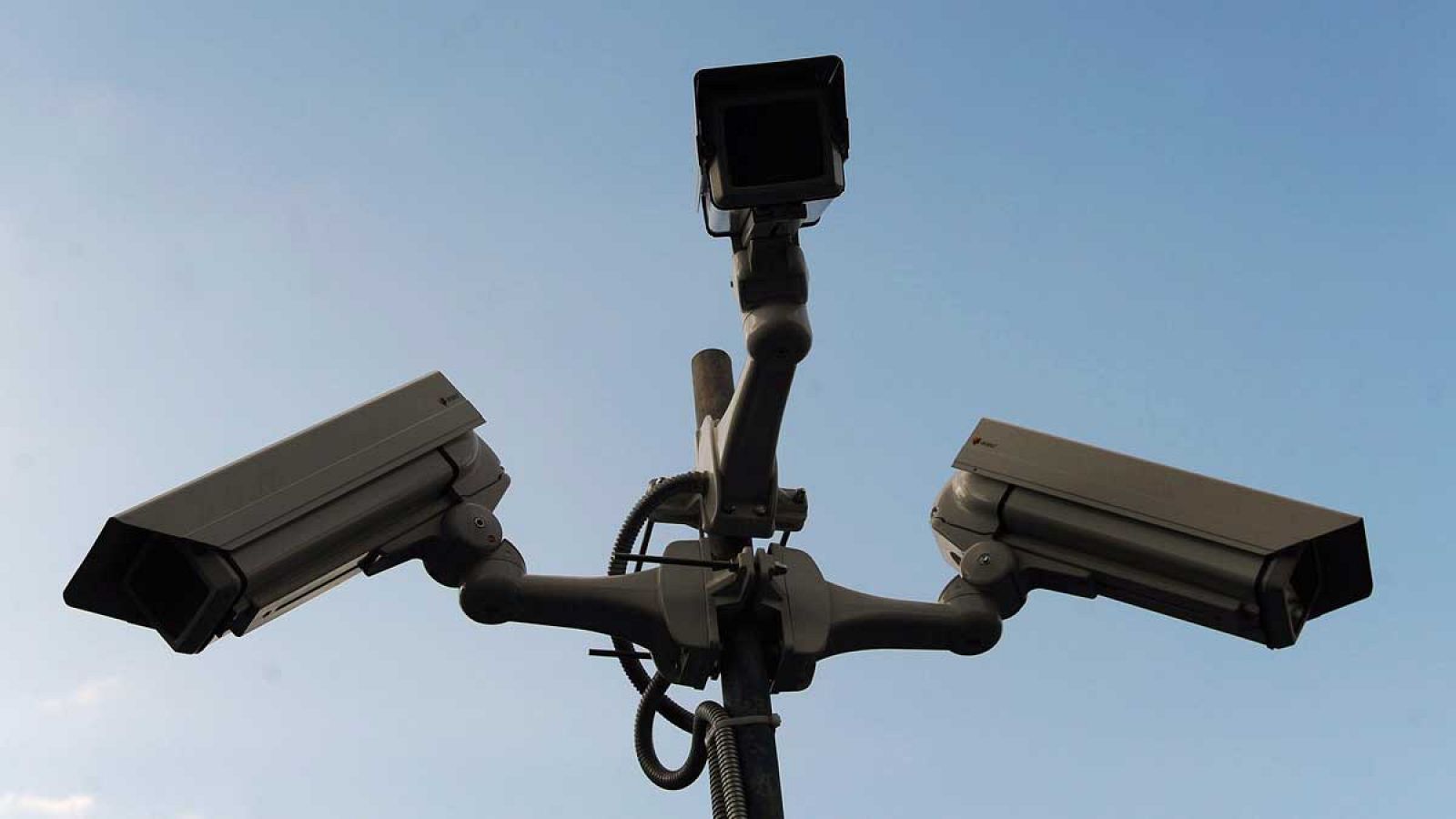 La comunidad educativa rechaza colocar cámaras en los colegios | Ver