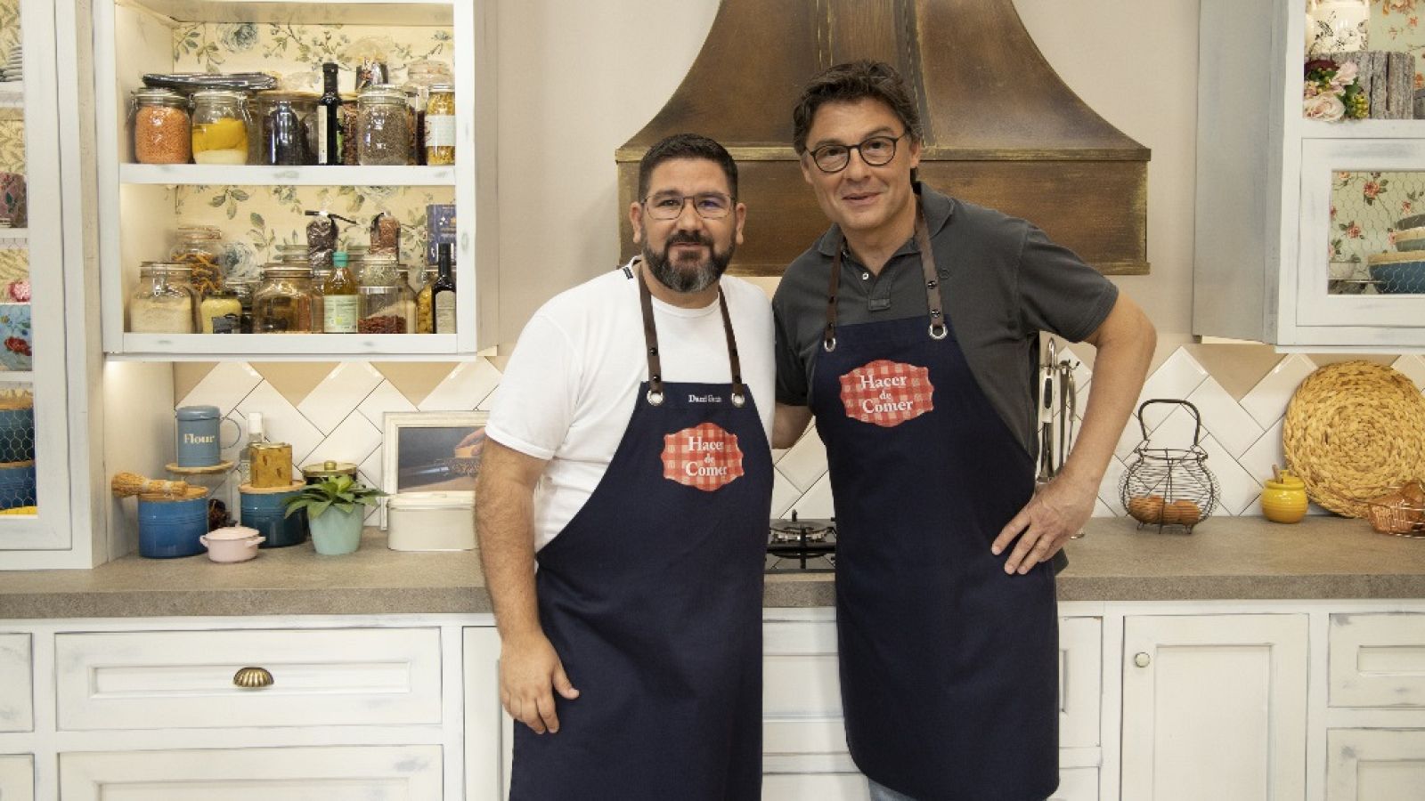 Hacer de comer - Pollo a la cerveza y brownie - ver ahora