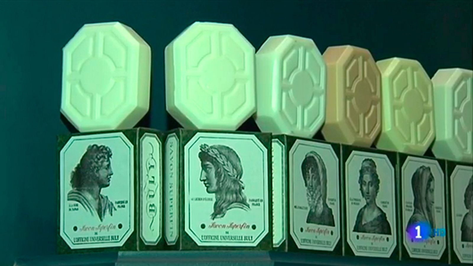 El Museo del Louvre invita a perfumistas a que imaginen a qué huelen sus cuadros | Ver