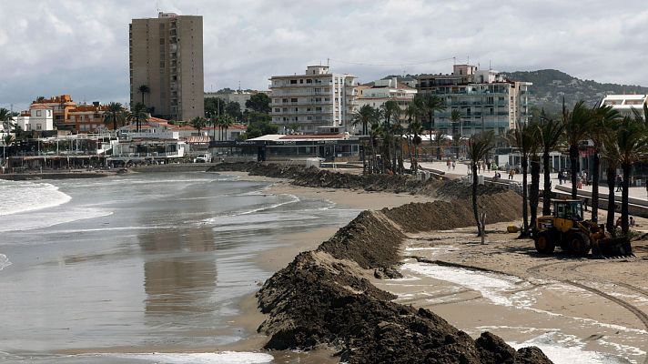 Telediario 1 - Cientos de miles de escolares no podrán asistir a clase en la Comunidad Valenciana y Murcia por la Gota fría