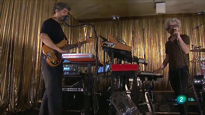 La 2 Noticias - la2n León Benavente reflexiona sobre los tiempos que vivimos en "Vamos a volvernos locos"