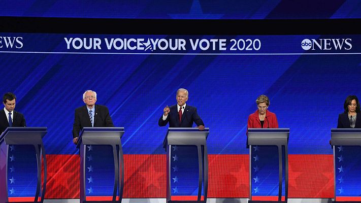Telediario 1 - Los demócratas celebran el primer debate de las primarias con todos los favoritos