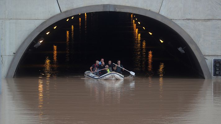 Informativo 24h - Varias atrapados por el agua en el túnel de la AP7 a su paso por Pilar de la Horadada