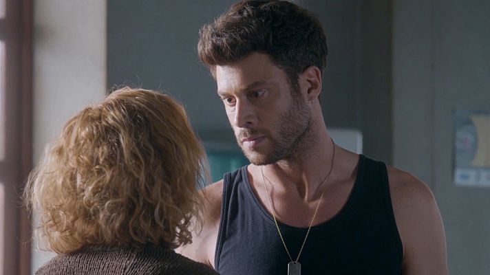 Servir y proteger - Álvaro le confiesa a su madre que Santos mato a Luis