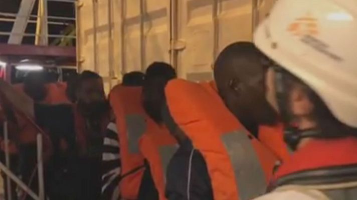 Informativo 24h - Desembarcan en Lampedusa los 82 migrantes del Ocean Viking