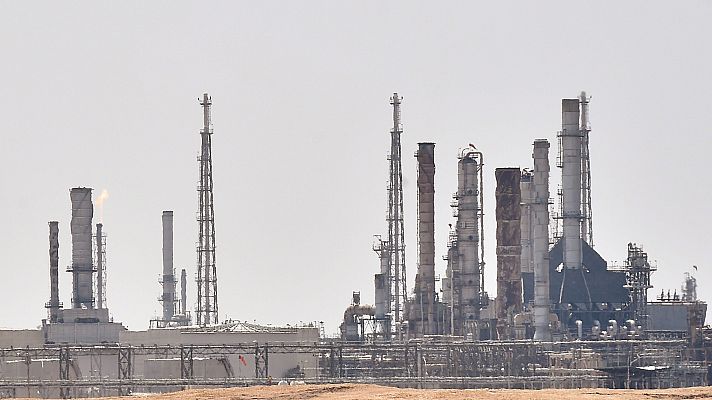 Telediario 1 - Arabia Saudí admite que su producción de crudo se ha reducido a la mitad tras el ataque a sus refinerías