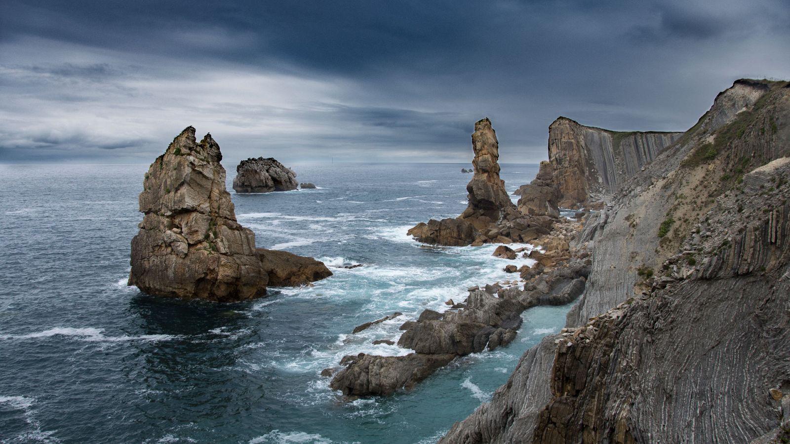 Tormentas fuertes en Galicia, Asturias, Castilla y León y Pirineo - Ver ahora