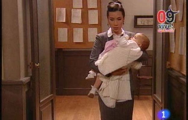 Amar en tiempos revueltos - Manolita entrega a Fabiola