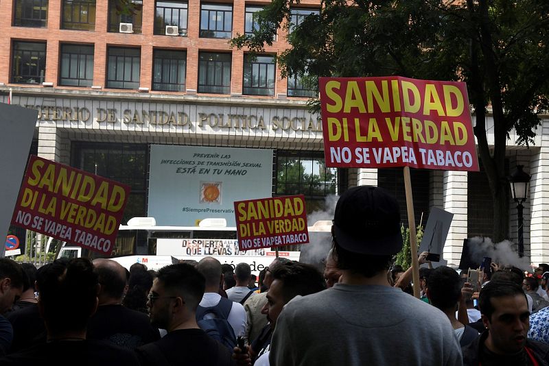 Los vapeadores, en pie de guerra contra el Ministerio de Sanidad -RTVE.es | Ver