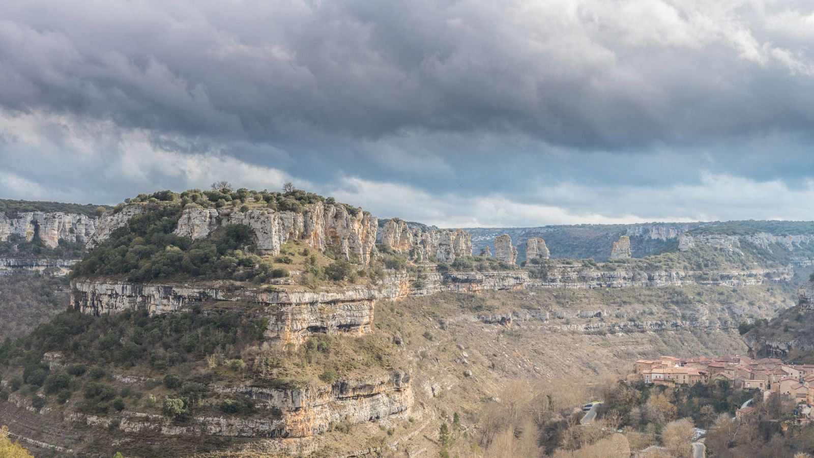 Chubascos y tormentas en áreas de la mitad occidental y norte del Sistema Ibérico - Ver ahora